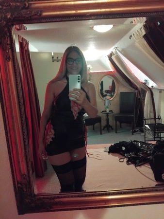 Sarah D**p Thr*at - 1.MAL!, Schnega