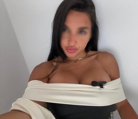 Ariana nur Haus und Hotelbesuche, München