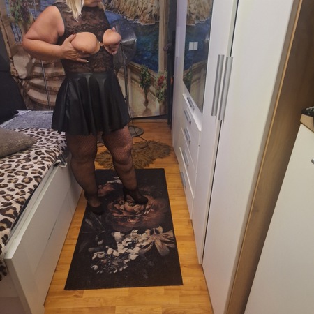 Sexy Gina behaart - PRIVAT, Winterberg