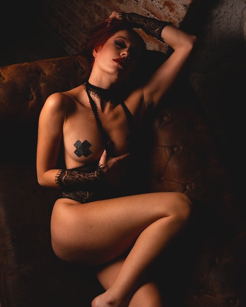 Foto von Domina Ruby June