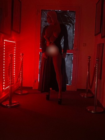 Valentina Dominant, Trier