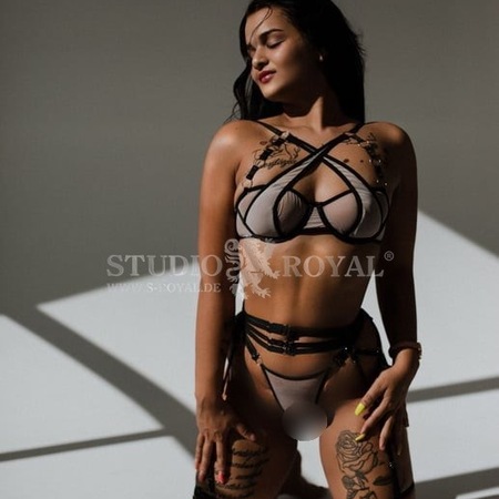 Kira im Studio Royal, Herford
