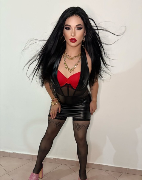 Foto von TS ATENEA BERTINELLI  XL PARTY