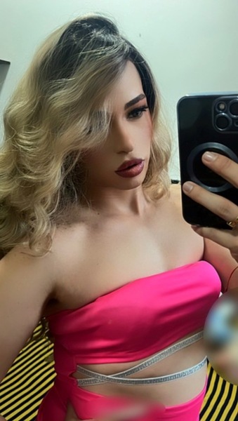 Foto von TS ATENEA BERTINELLI  XL PARTY