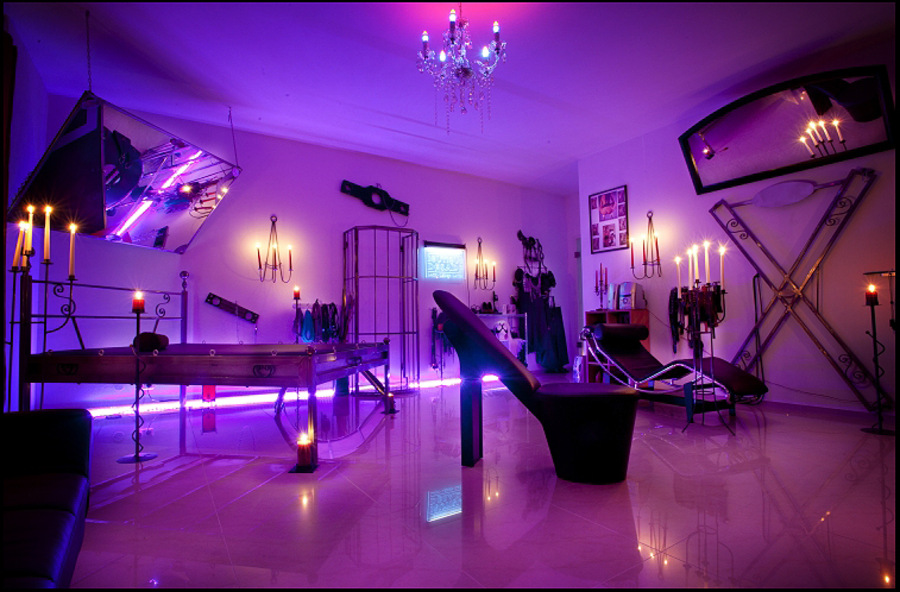 Foto von Squ*rtlady Mme. Dominique * SEXtrem geile Spiele! * Studio *