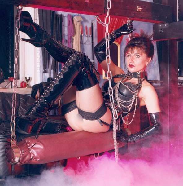 Foto von Squ*rtlady Mme. Dominique * SEXtrem geile Spiele! * Studio *