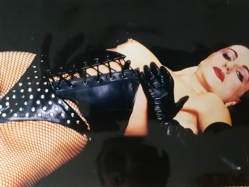 Foto von Squi*rtlady Mme. Dominique * SEXtrem geile Spiele! * Studio *