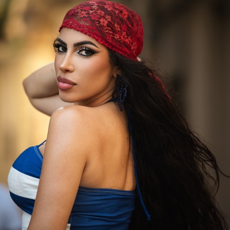 Jade Vela, Trier