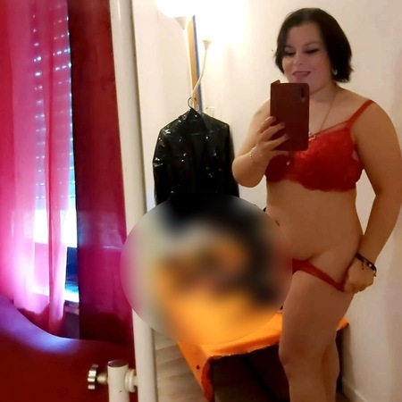 <img src="https://static.ladies-cdn.de/ladies/images/static-cdn/ladies-stars/img/ladies-stars-logo-icon.svg" class="starsContentIcon" />Krisztina*, Bonn