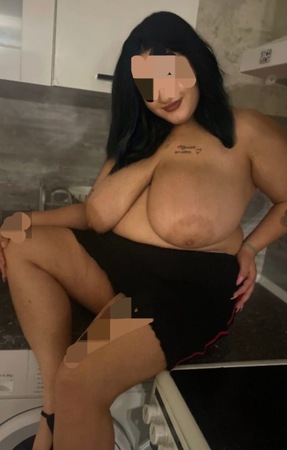 Elif mit XxL Naturbruste, Köln