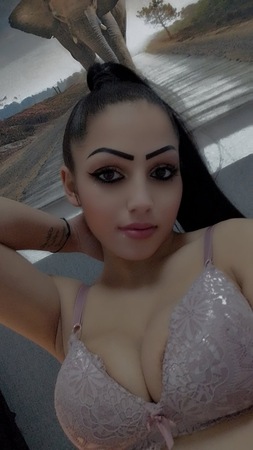 **Larissa V*gina**, Trier