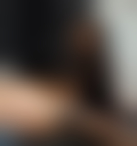 Foto von 18+ Junge Bizarrlady Noir