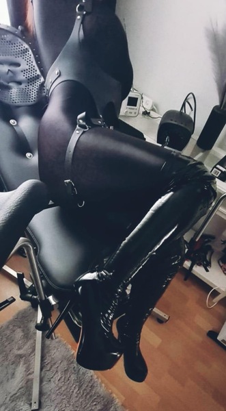 Foto von Deutsche Sera in Lack und Latex