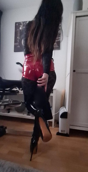 Foto von Deutsche Sera in Lack und Latex