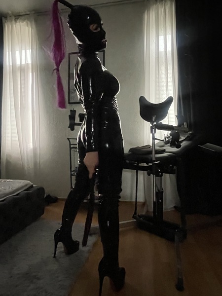 Foto von Deutsche Sera in Lack und Latex
