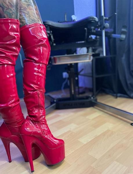 Foto von Deutsche Sera in Lack und Latex