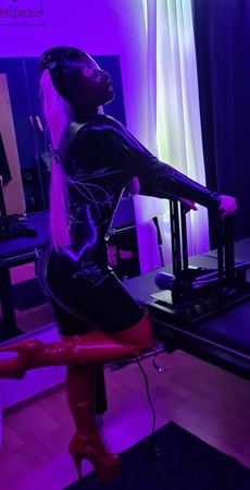 Deutsche Sera in Lack und Latex, Halle (Saale)