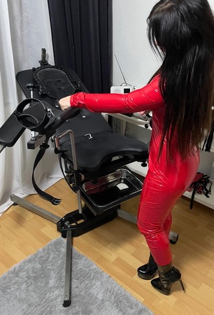 Deutsche Sera in Lack und Latex, Halle (Saale)