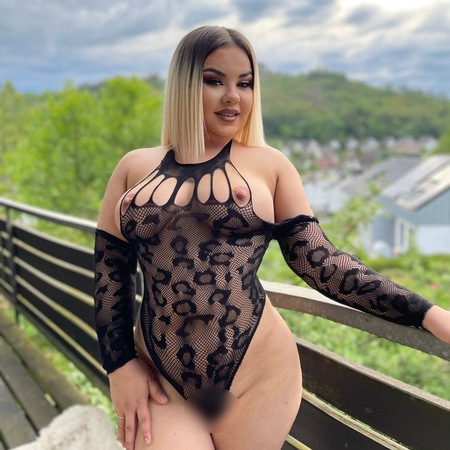 <img src="https://static.ladies-cdn.de/ladies/images/static-cdn/ladies-stars/img/ladies-stars-logo-icon.svg" class="starsContentIcon" />Clara - GANZ NEU - PARTY FRAU, Göppingen