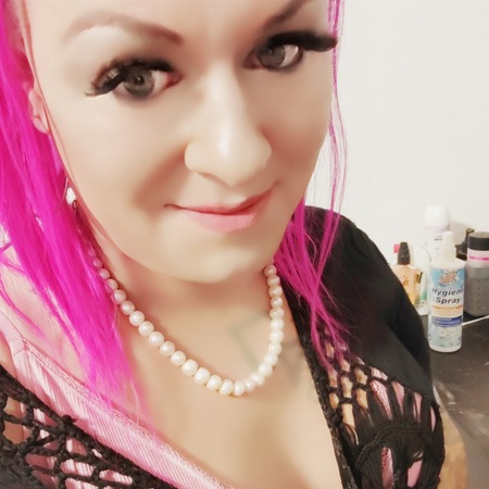 <img src="https://static.ladies-cdn.de/ladies/images/static-cdn/ladies-stars/img/ladies-stars-logo-icon.svg" class="starsContentIcon" />Erotische Trans Momente für Senioren und reife Männer, Stuttgart
