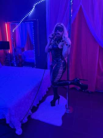 Domina Myla, Frankfurt am Main