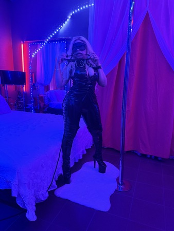 Domina Myla, Frankfurt am Main