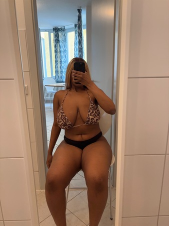 Hübsche Afrikanerin. Neu, Freiburg im Breisgau