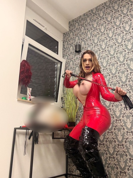 Foto von TS YUVANNA DOMINA AKTIV