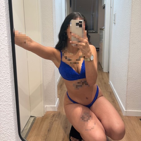 Deutsche Sarah auch Partys NEUE NUMMER, Krefeld