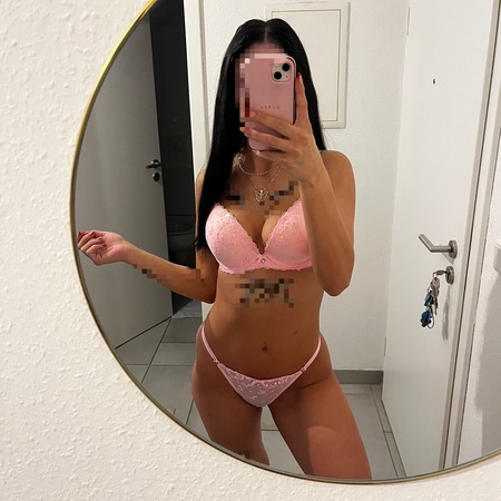 Deutsche Sarah auch Partys NEUE NUMMER, Krefeld