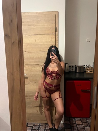 Deutsche Sarah auch Partys NEUE NUMMER, Krefeld