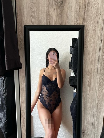 Deutsche Sarah auch Partys NEUE NUMMER, Krefeld