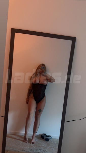 Foto von NEU! Alexandra K*hlenf*** DT extra tief