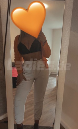 Elina Amara - Bl*wjob-Queen & N*mph*man*n, Kassel