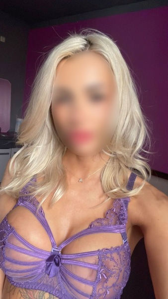 Foto von ADDA Blondine - Top Service