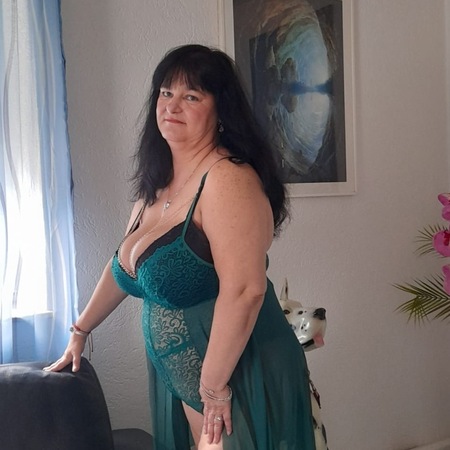 Sehr reife deutsche Frau mit Naturbrust im Plaisir D'Amour, Göppingen