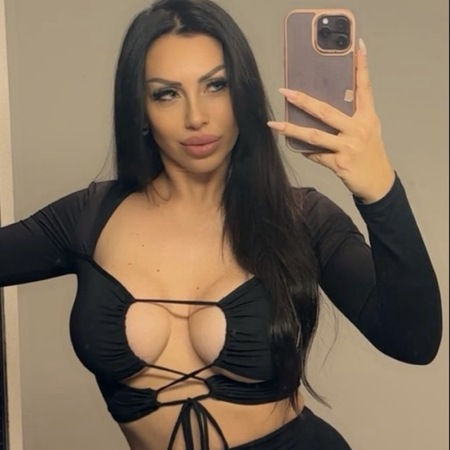 Vanessa NUR HAUS UND HOTEL BESUCHEN