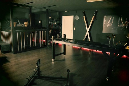 Dominastudio Mistress Empire, Hamburg-Dulsberg