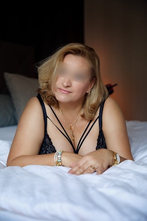 ERSTE MAL - SINNLICHE ALINA, Hameln