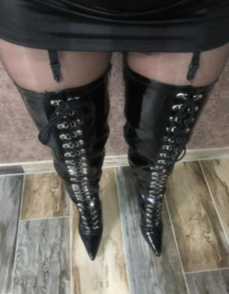 Foto von Bizarr Lady -Janine G*n Stuhl vorhanden