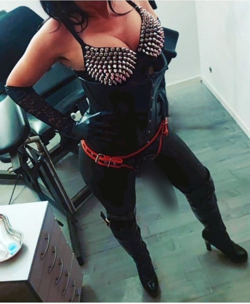 Foto von Lisa dominante animalische Dirty Lady