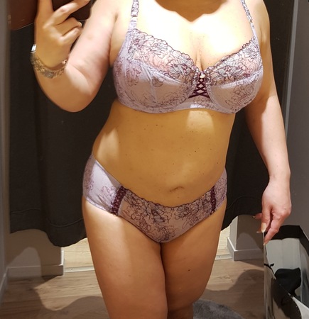 Asiatische Milf May, Düsseldorf