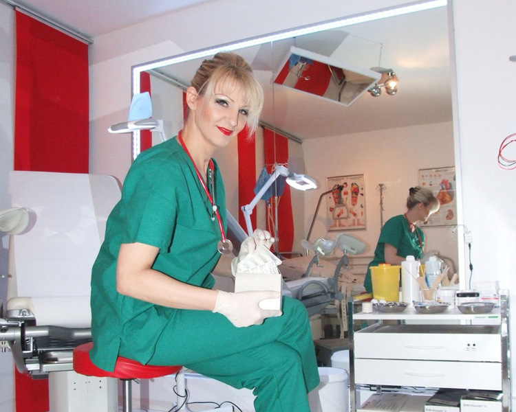 Foto von DOMINA ESTHER