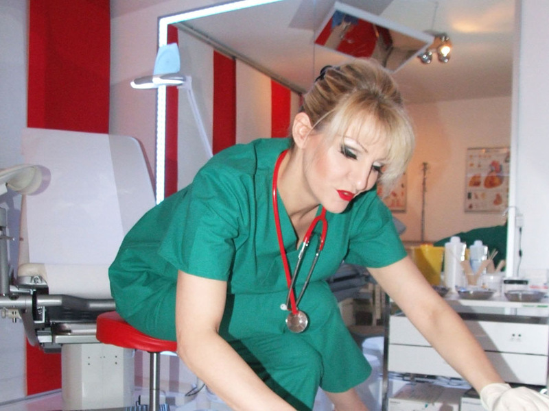 Foto von DOMINA ESTHER