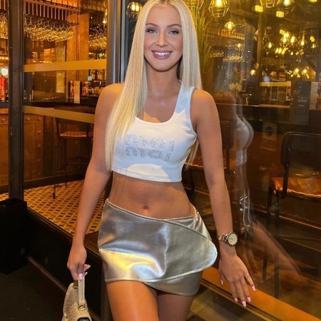 <img src="https://static.ladies-cdn.de/ladies/images/static-cdn/ladies-stars/img/ladies-stars-logo-icon.svg" class="starsContentIcon" />Amira Shakira, Köln