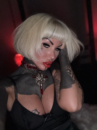 Mallory van Knox, Berlin