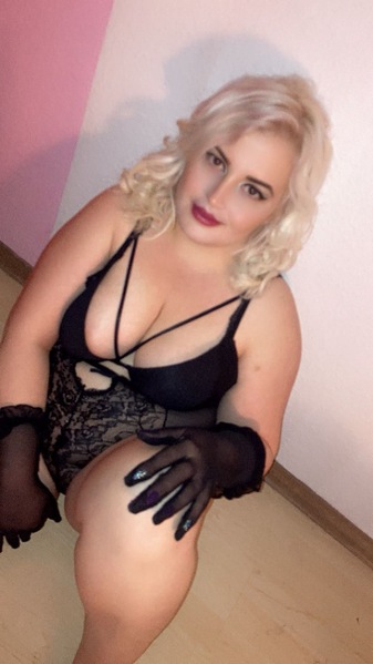 Foto von Anita* nur per whatsapp erreichbar