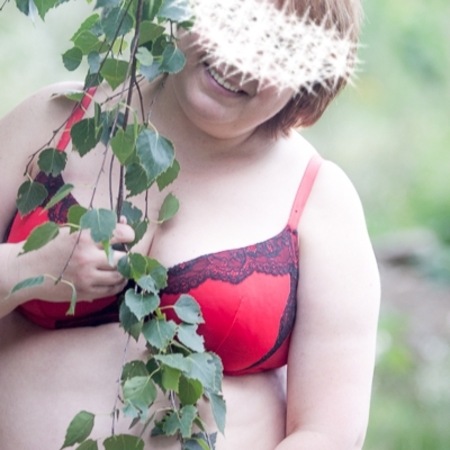 NICOLETTE stark behaart