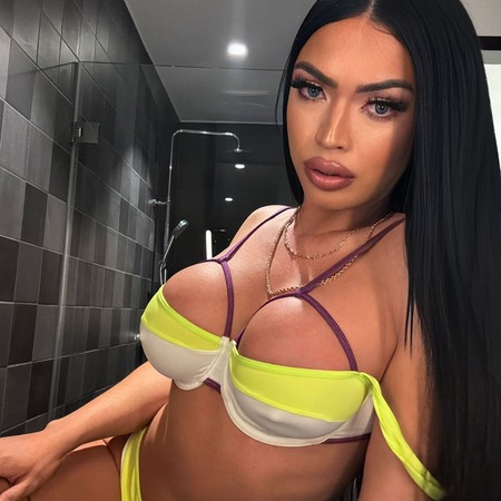 TS Sara Doll, Berlin