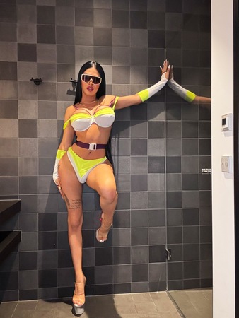 TS Sara Doll, Berlin